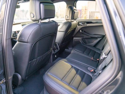 Certified 2026 Porsche Macan AWD/4WD image 23