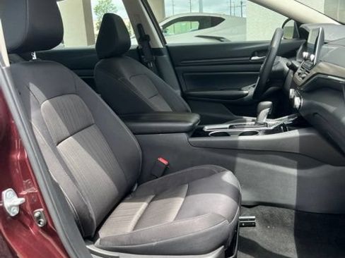Used 2024 Nissan Altima 2.5 SV FWD image 17