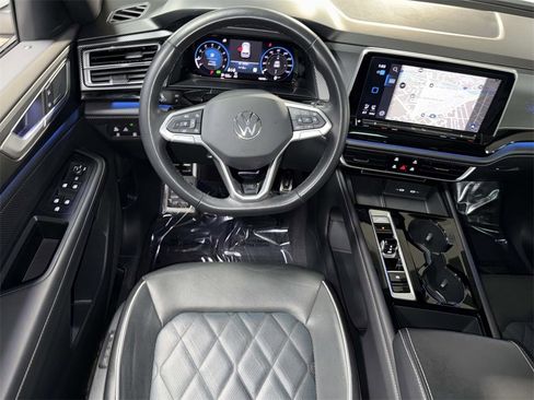 Used 2024 Volkswagen Atlas Cross Sport SEL Premium R-Line image 4