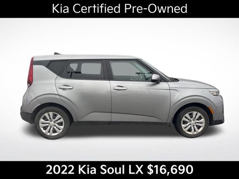 Certified 2022 Kia Soul LX image 2