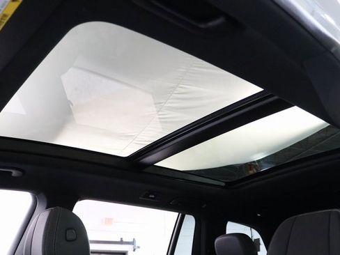 Used 2024 Mercedes-Benz GLS 580 4MATIC image 35