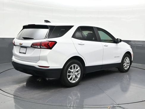 Used 2023 Chevrolet Equinox LS FWD image 5