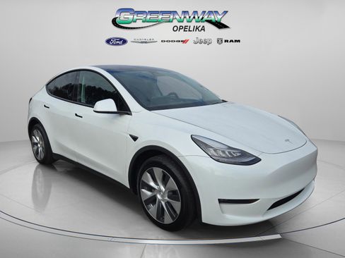 Used 2020 Tesla Model Y Long Range image 1