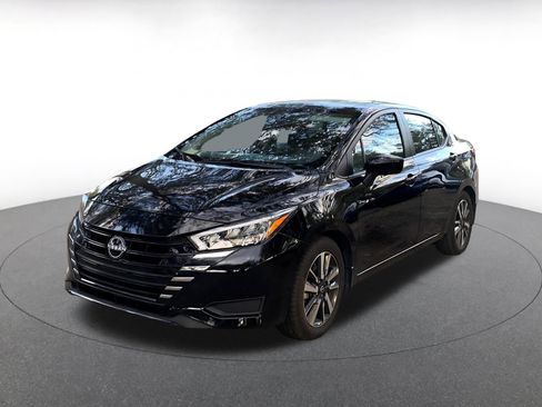 Used 2025 Nissan Versa SV w/ Trunk Package image 3