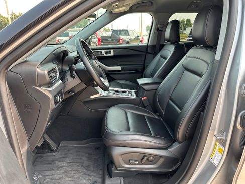 Used 2023 Ford Explorer XLT w/ Equipment Group 202A image 11