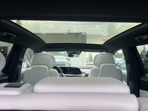 Used 2024 Cadillac Lyriq Luxury AWD/4WD image 7