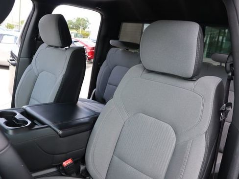 Used 2022 RAM 1500 Big Horn AWD/4WD image 12