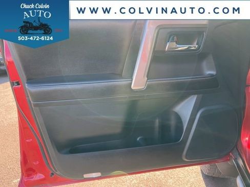 Used 2015 Toyota 4Runner SR5 image 12