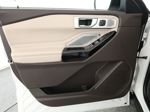 Used 2022 Ford Explorer Platinum w/ Equipment Group 601A image 8