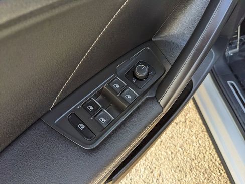 Certified 2023 Volkswagen Tiguan SE R-Line image 16