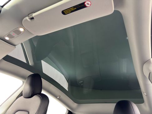 Used 2022 Tesla Model Y Performance image 12