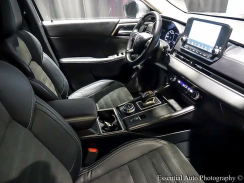 Used 2023 Mitsubishi Outlander SE image 34