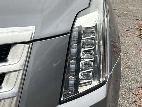 Used 2019 Cadillac Escalade Luxury image 9
