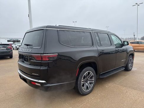 Used 2023 Jeep Wagoneer L Series II image 3