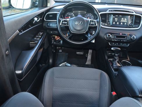 Used 2019 Kia Sorento FWD V6 w/ LX V6 Convenience Package image 42