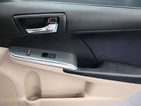 Used 2012 Toyota Camry LE FWD image 36