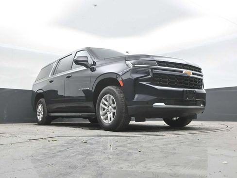 Used 2022 Chevrolet Suburban LS AWD/4WD image 40