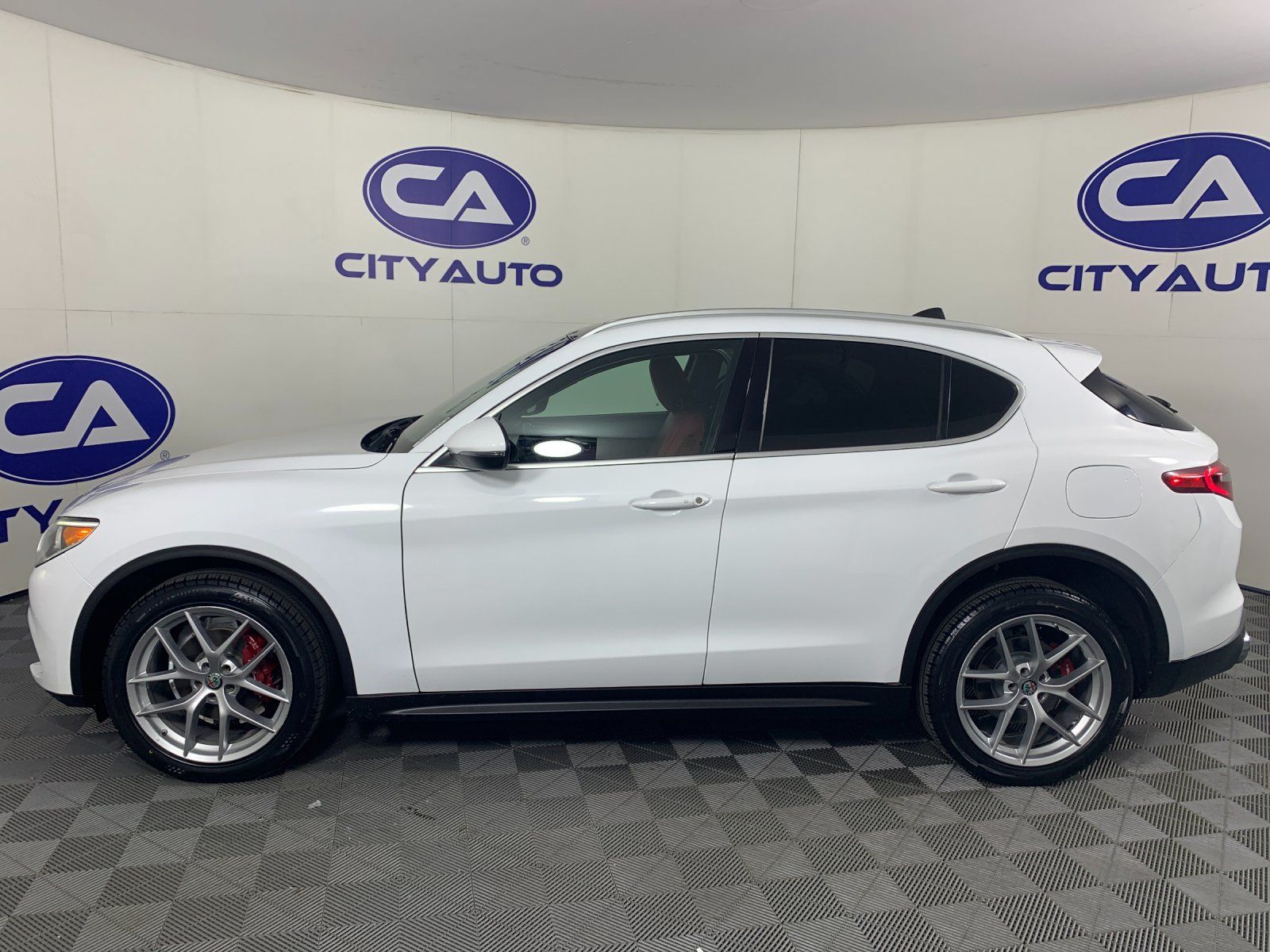 Used 2019 Alfa Romeo Stelvio Ti AWD/4WD image 6