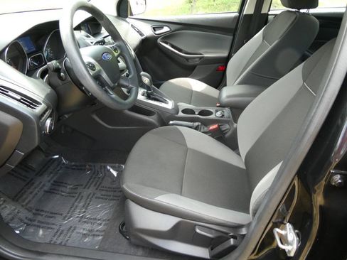 Used 2014 Ford Focus SE w/ Interior Protection Package FWD image 8