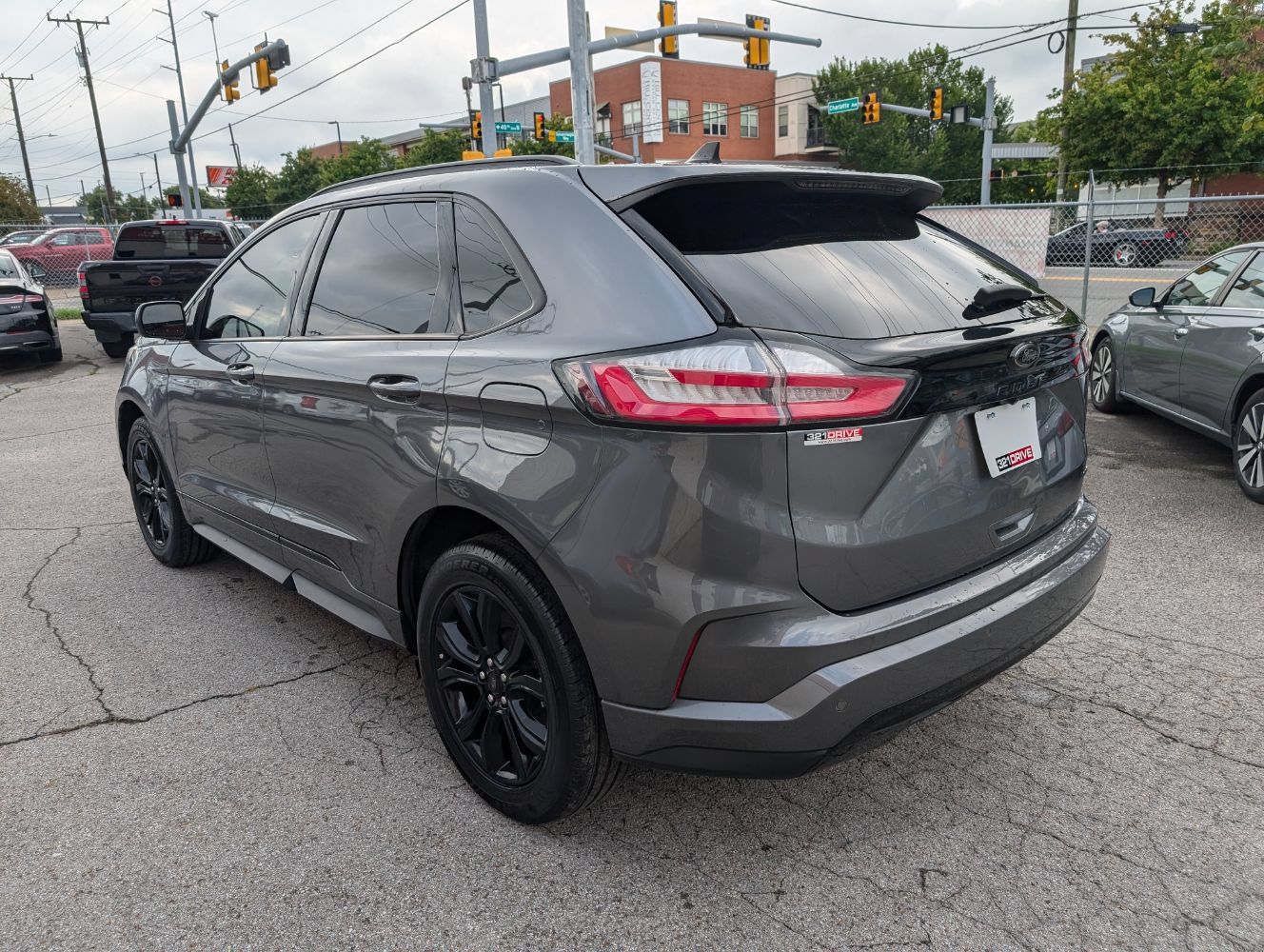 Used 2024 Ford Edge SE w/ Black Appearance Package AWD/4WD image 8