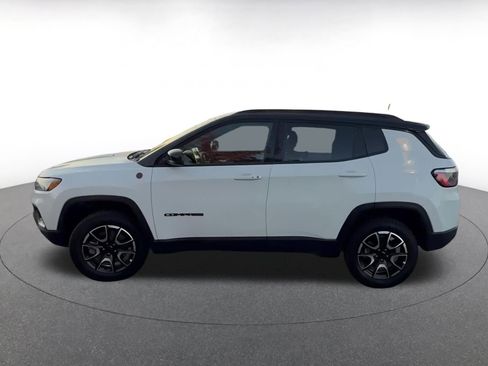 Used 2025 Jeep Compass Trailhawk image 10