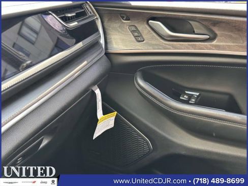 Used 2023 Jeep Grand Cherokee Overland w/ Luxury Tech Group IV image 26