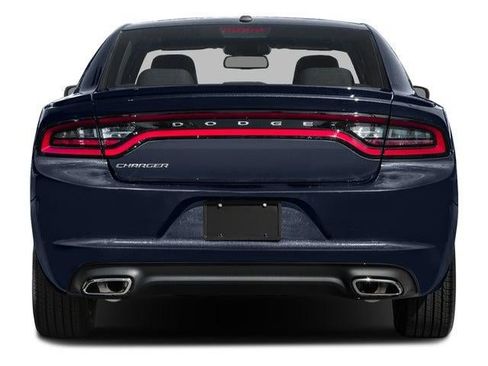 Used 2017 Dodge Charger SE image 5