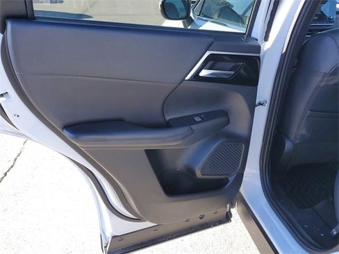 Used 2024 Mitsubishi Outlander SE image 12