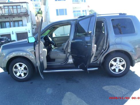Used 2009 Honda Pilot Touring image 2