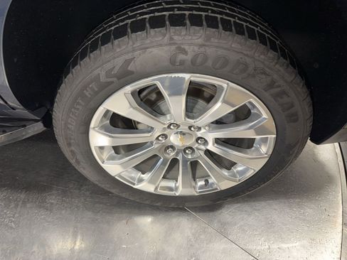 Used 2021 Chevrolet Tahoe Premier w/ Premium Package image 12