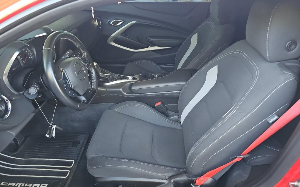 Used 2024 Chevrolet Camaro LT RWD image 8