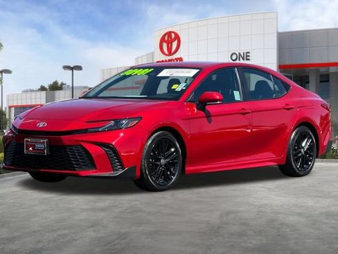 Used 2025 Toyota Camry SE FWD image 10