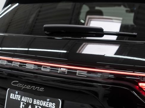 Used 2023 Porsche Cayenne Platinum Edition AWD/4WD image 48
