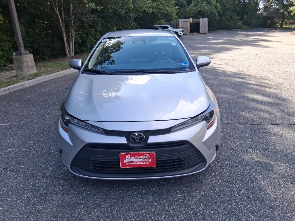 Used 2023 Toyota Corolla LE FWD image 2
