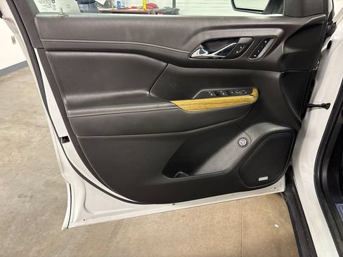 Used 2019 GMC Acadia Denali w/ Technology Package FWD image 23
