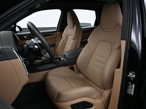 Used 2023 Porsche Cayenne GTS AWD/4WD image 5
