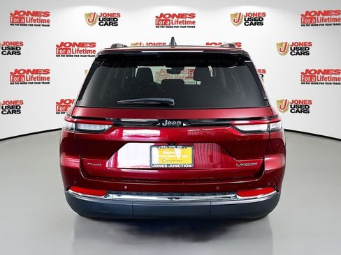 Used 2023 Jeep Grand Cherokee Laredo w/ Luxury Tech Group I AWD/4WD image 15
