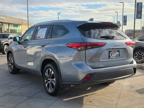 Used 2023 Toyota Highlander XLE image 8