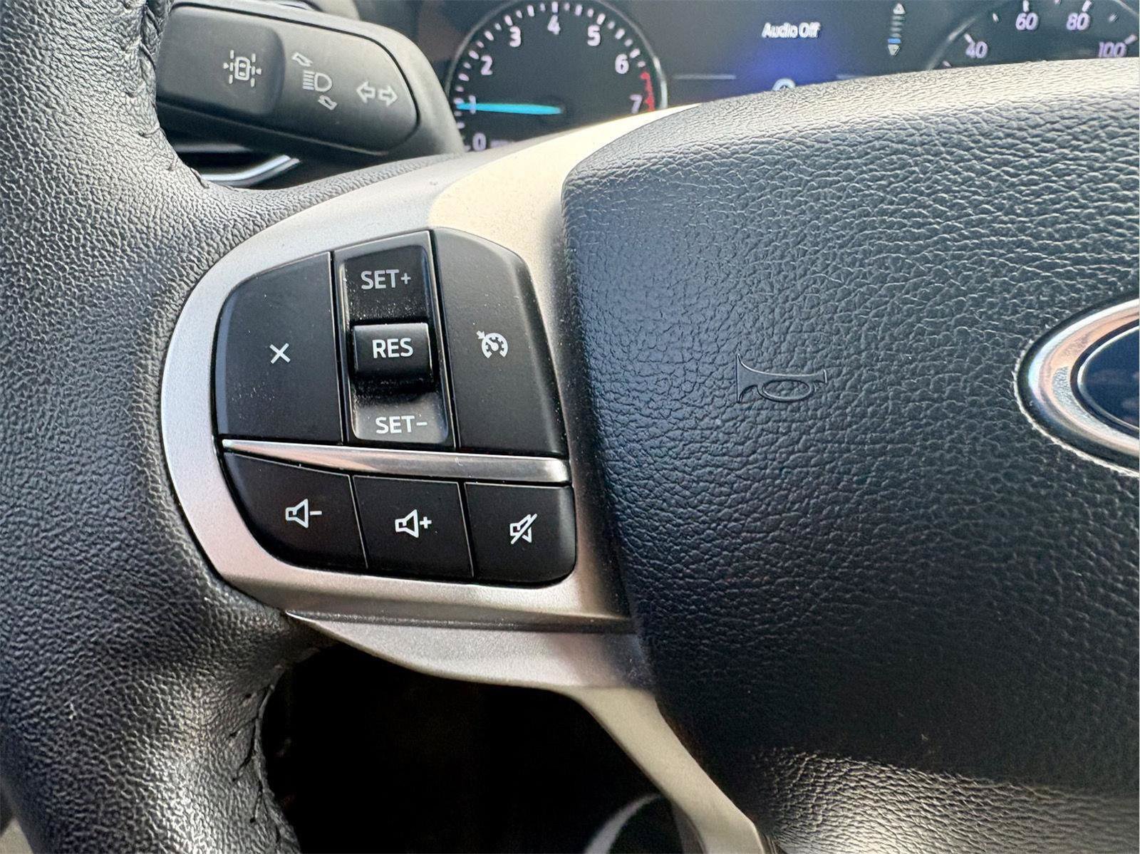 Used 2024 Ford Explorer XLT w/ Equipment Group 202A RWD image 18