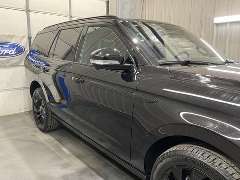 Used 2025 Lincoln Navigator Reserve w/ Jet Appearance Package image 4