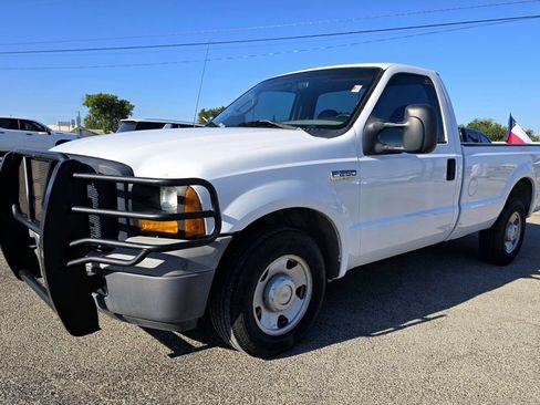 Used 2006 Ford F250 XL image 1