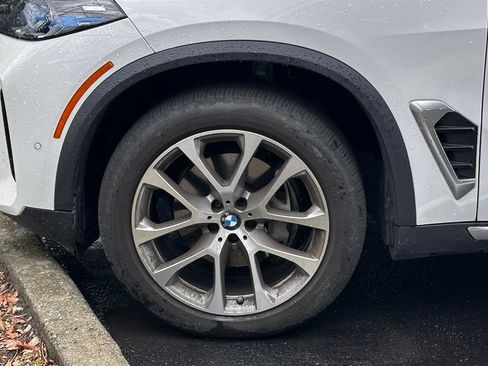 Used 2024 BMW X5 xDrive40i w/ Premium Package AWD/4WD image 16