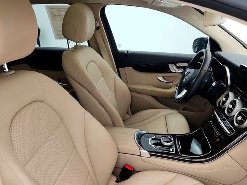 Used 2018 Mercedes-Benz GLC 300 4MATIC w/ Premium Package image 20