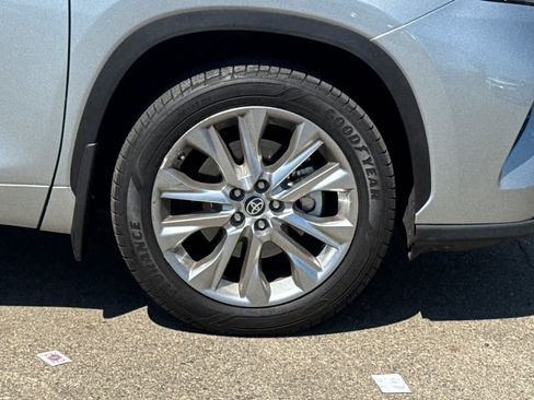 Used 2023 Toyota Highlander Limited AWD/4WD image 20