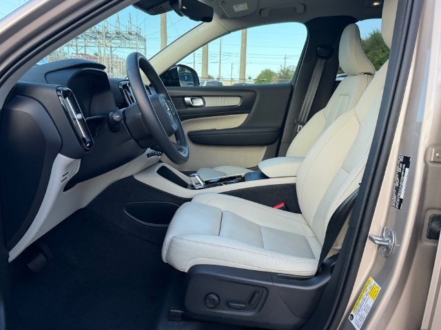Certified 2024 Volvo XC40 B5 Plus AWD/4WD image 9