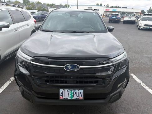 Used 2025 Subaru Forester Touring w/ Popular Package - Touring AWD/4WD image 8