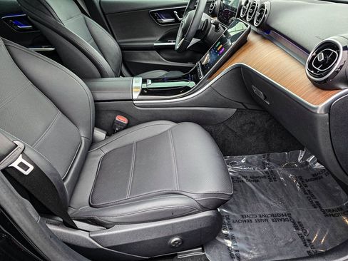 Used 2025 Mercedes-Benz C 300 4MATIC Sedan image 36