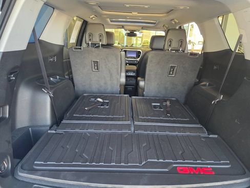 Used 2019 GMC Acadia SLT w/ LPO, Floor Liner Package FWD image 12