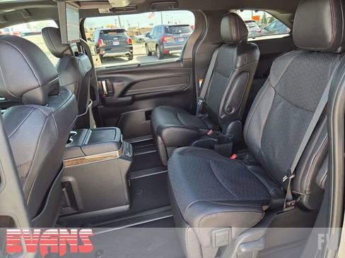 New 2026 Toyota Sienna Platinum image 24
