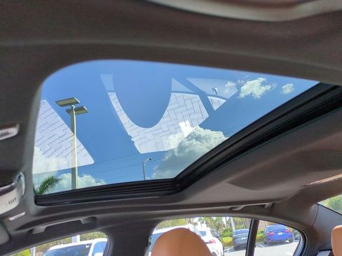 Certified 2023 BMW 530e xDrive w/ Premium Package image 19